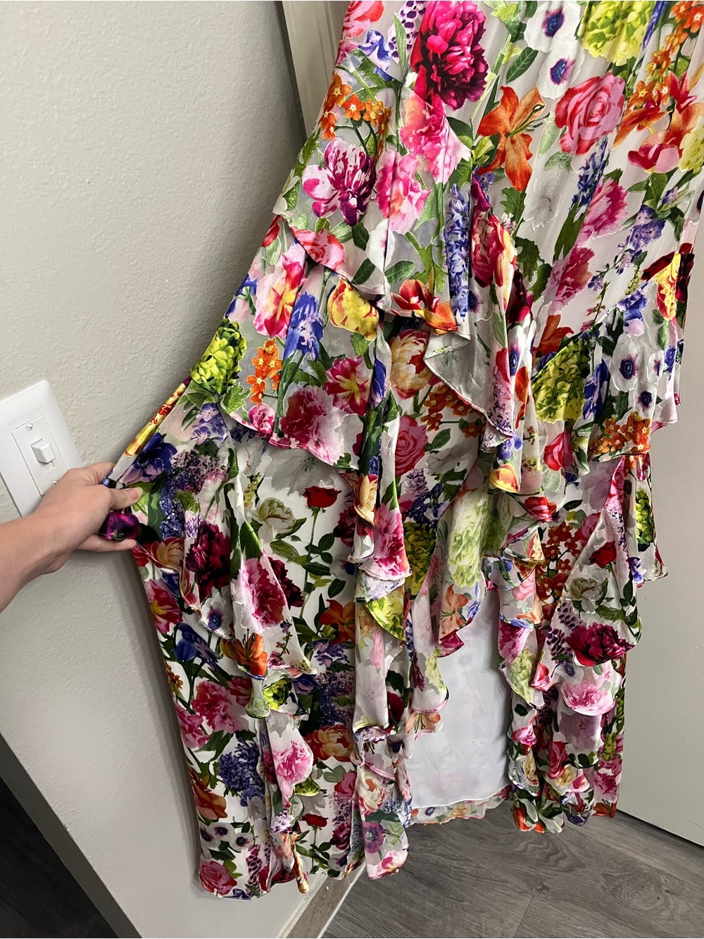 Alice + Olivia Hayden Floral Ruffle Maxi Dress Size 10 - Picture 5 of 12